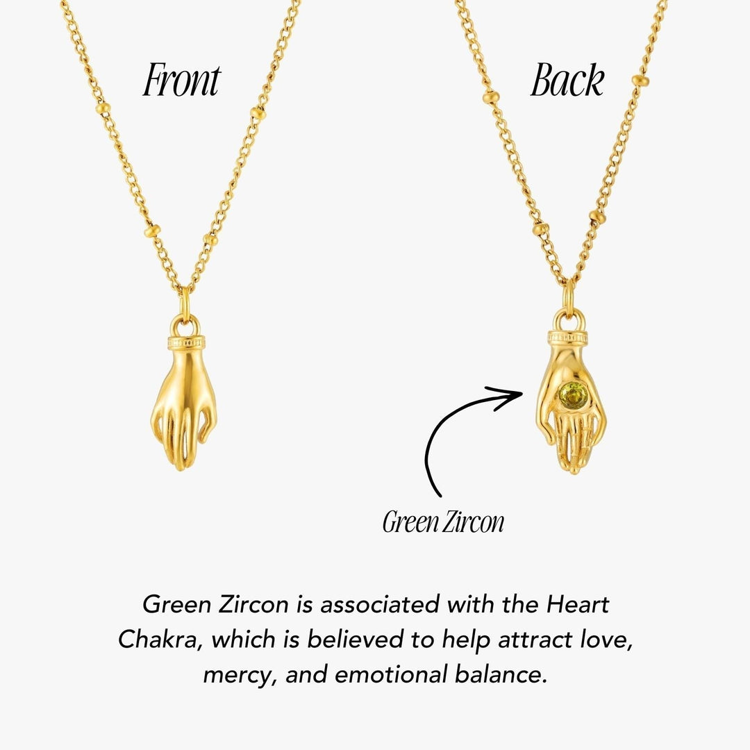 Goldfarbene Damenhalskette mit Schutz Hand Anhänger & grünem Zirkon als Glücksbringer; wasserdichter Schmuck.