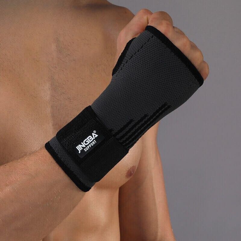 Atmungsaktive FlexGuard Handgelenkbandage, bietet angenehmen Tragekomfort. Ideal für Kompression & Gelenkschutz im Alltag.