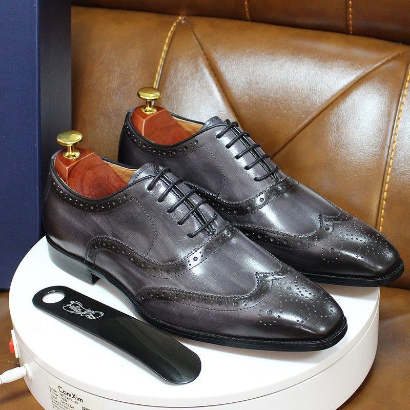 Edle, handgefertigte braune Leder Oxford-Schuhe für Herren, stilvoll für Büro, Hochzeiten und besondere Momente.