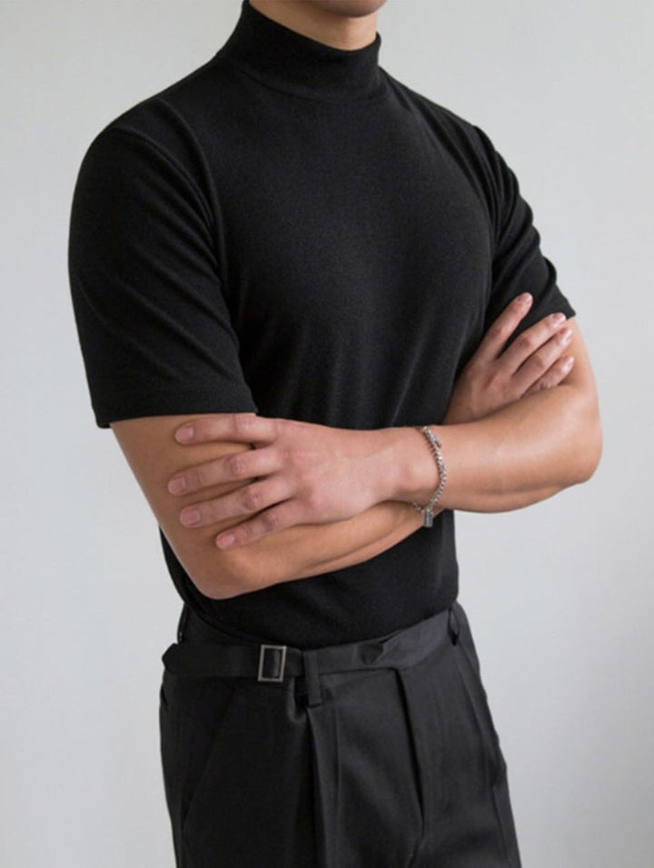 Herren Slim Fit T-Shirt mit modernem Stehkragen und Kurzarm, ideal für Freizeit und Sport. Atmungsaktives Design.