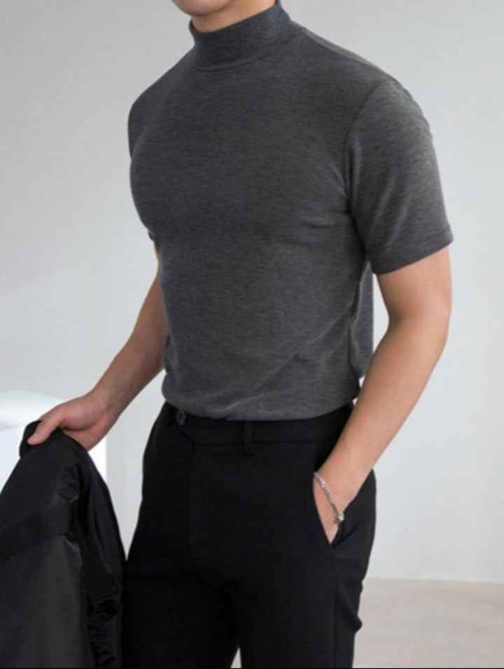 Bequemes Herren Kurzarm T-Shirt Slim Fit mit Stehkragen. Atmungsaktiv und vielseitig für Sport und Freizeit.