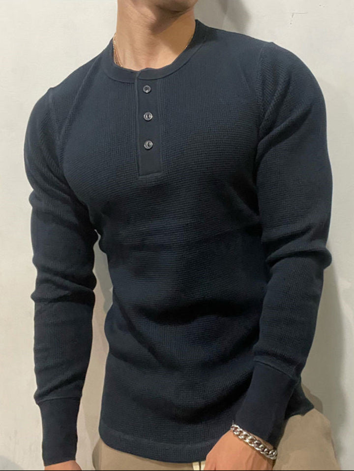 Graues Casual Herren Langarmshirt, weicher Waffelstrick und Slim Fit für bequemen Style.