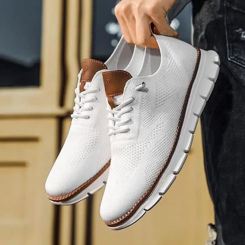 Seitenansicht der sportlichen Herren Slip-on Sneaker mit dämpfender Sohle für besten Halt.