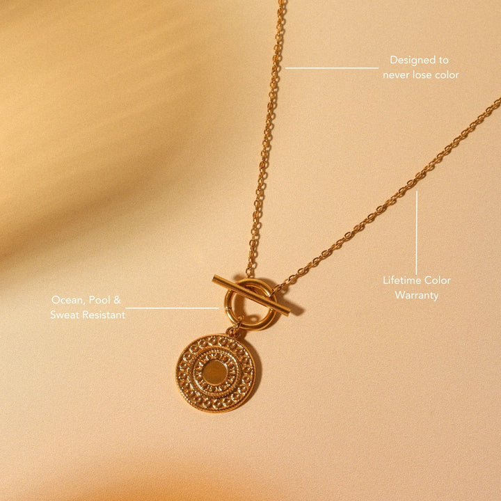 Moderne Damen Gold-Sonnenkette, wasserfest & hypoallergen. Perfekt für täglichen Gebrauch oder als Statement-Piece.