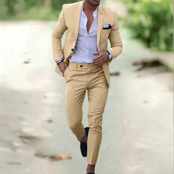 Komfortabler Herren Sommeranzug im Slim Fit. Atmungsaktiver Zweiteiler, ideal für warme Tage & Business-Meetings.