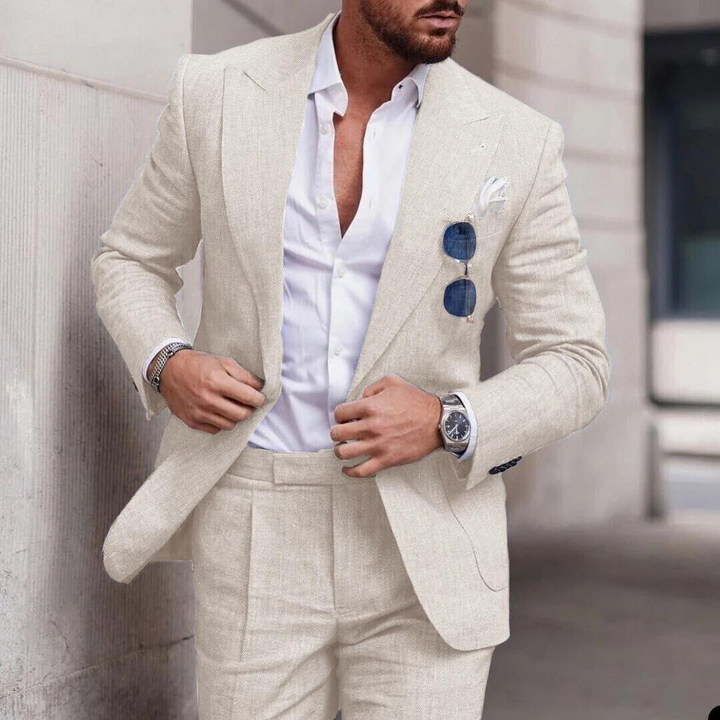 Detailansicht: Hochwertiger Stoff des Herrenanzugs Caden. Ideal für elegante Sommer- und Strandhochzeiten.