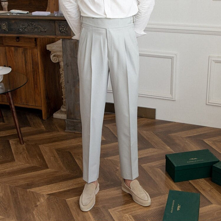 Komfortable dunkelblaue Herrenhose, elegant, klassisch, vielseitig für Büro & Freizeit.