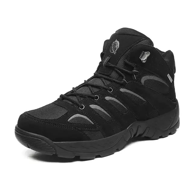 Vorderansicht der robusten Conan Wanderschuhe, ideal für Damen und Herren.