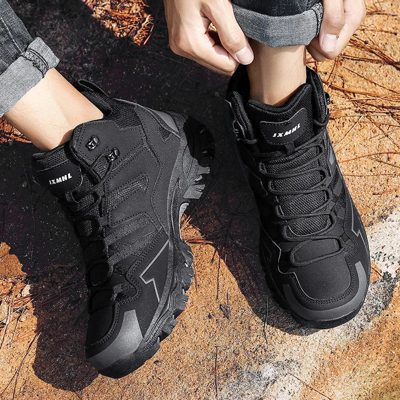 Detailaufnahme der rutschfesten Außensohle der Voyager Wanderschuhe.
