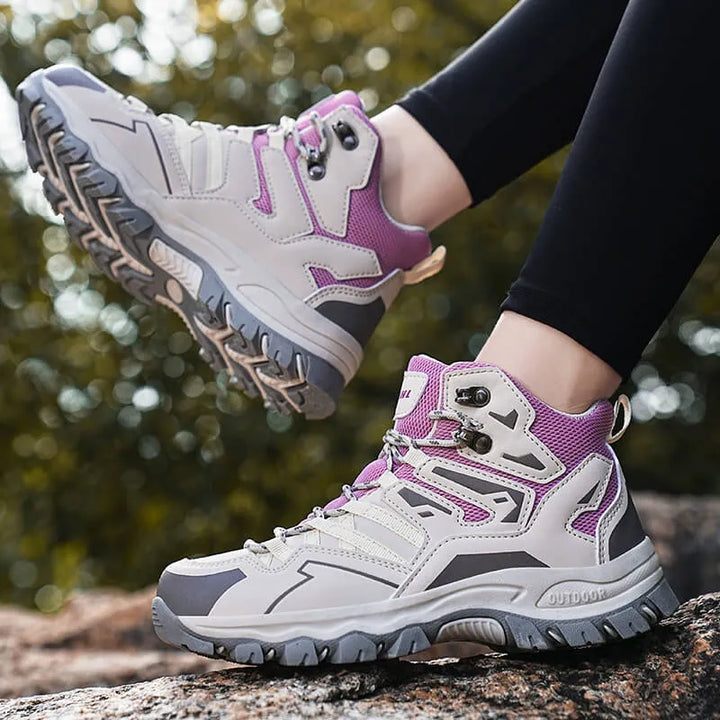 Vorderansicht der robusten Voyager Trekkingschuhe, Schutz für Zehen.