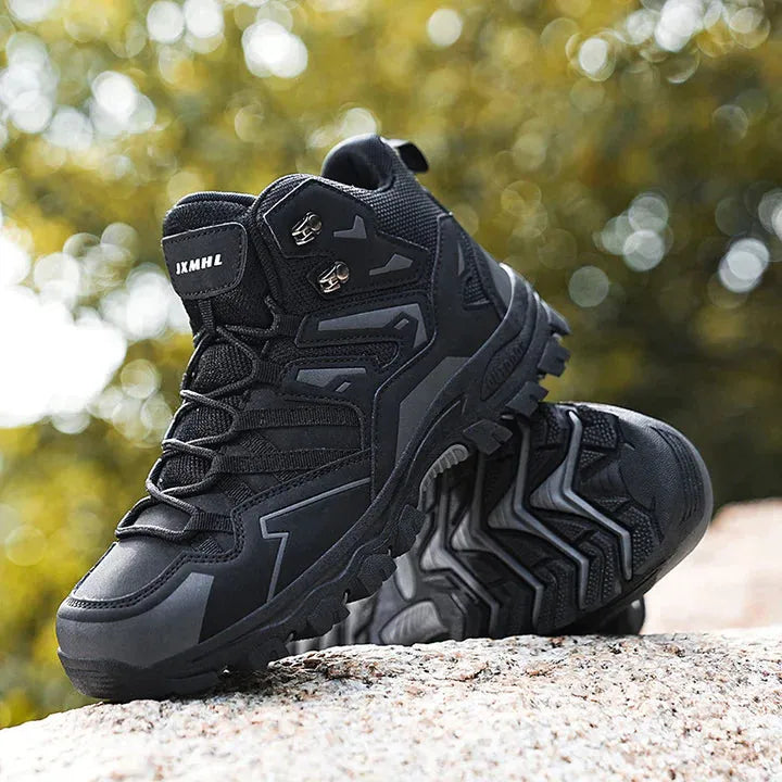 Voyager Wanderstiefel, perfekt für Bergwanderungen und Waldwege.