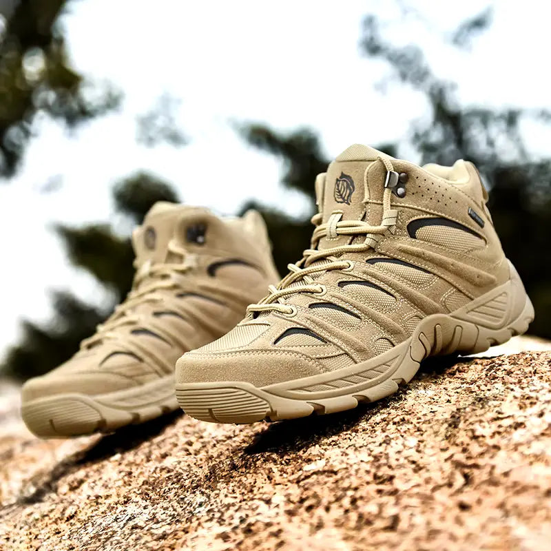 Detailaufnahme: Robustes Schnürsystem der Conan Outdoorschuhe für sicheren Halt.