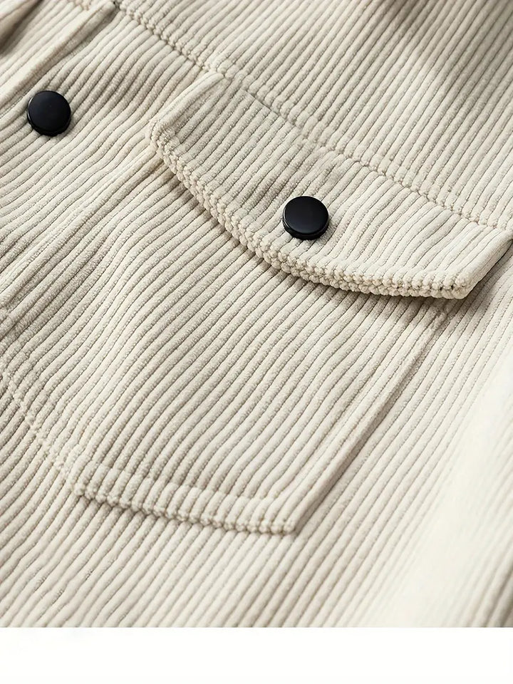 Zeitlose Herren Cordjacke für den Herbst; bequeme und stilvolle Alltagsjacke für vielfältige Anlässe.