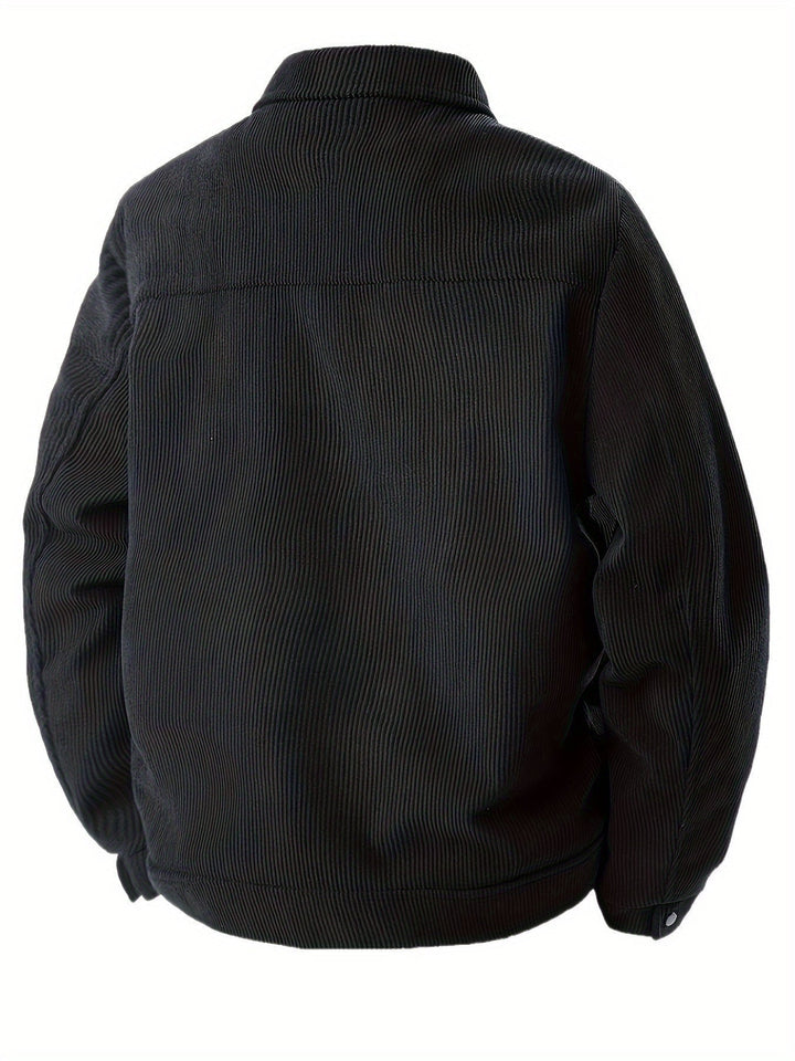 Braune Herren Cordjacke, eine stilvolle und warme Übergangsjacke für kühle Herbsttage. Klassische Herrenjacke.