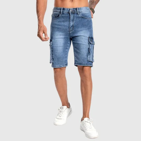 Herren Denim Cargo Shorts Jonas in trendigem Blau, komfortabel und strapazierfähig für den Sommerurlaub.