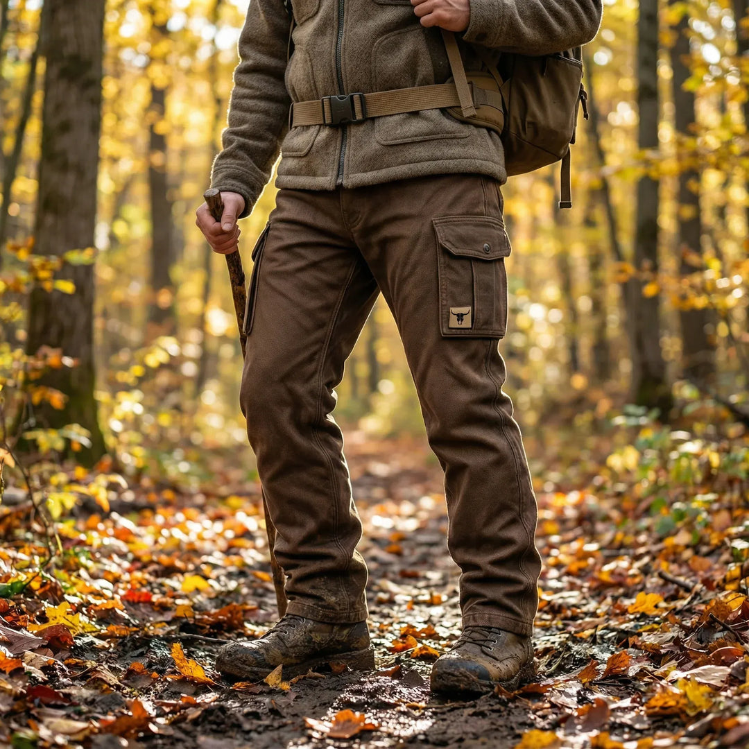 Warme Herren Cargo-Hose, isoliert & robust für den Herbst. Komfortable Freizeithose für Outdoor-Aktivitäten.