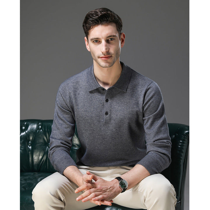 Zeitloser Herren Pullover mit Polokragen, Strick. Elegant für Businesskleidung und Herrenmode.