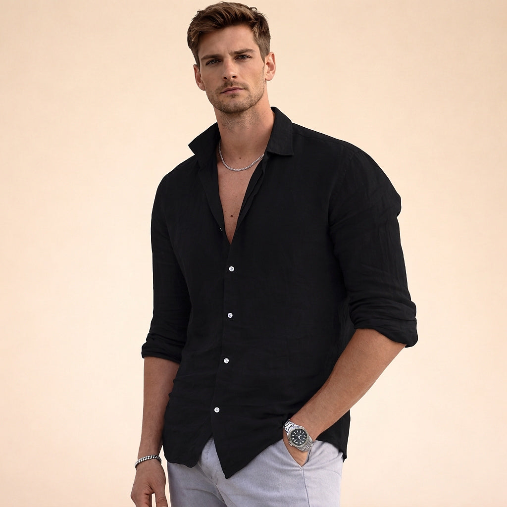 Zeitloses Herrenhemd Regular Fit, Langarm. Hochwertiges Alltagshemd in Uni-Schwarz, ideal für klassische Männer Mode.
