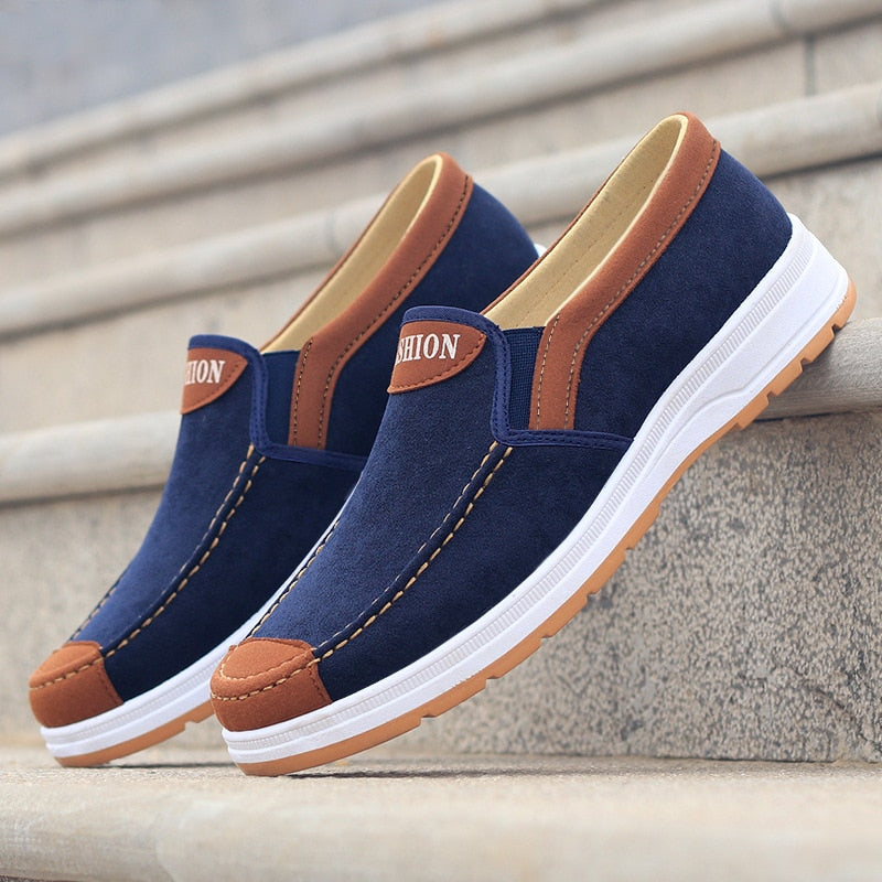 Seitliche Ansicht der Matteo Herren Slip-On Freizeitschuhe aus Canvas, perfekt für Sommer und Alltag. Stilvoll.