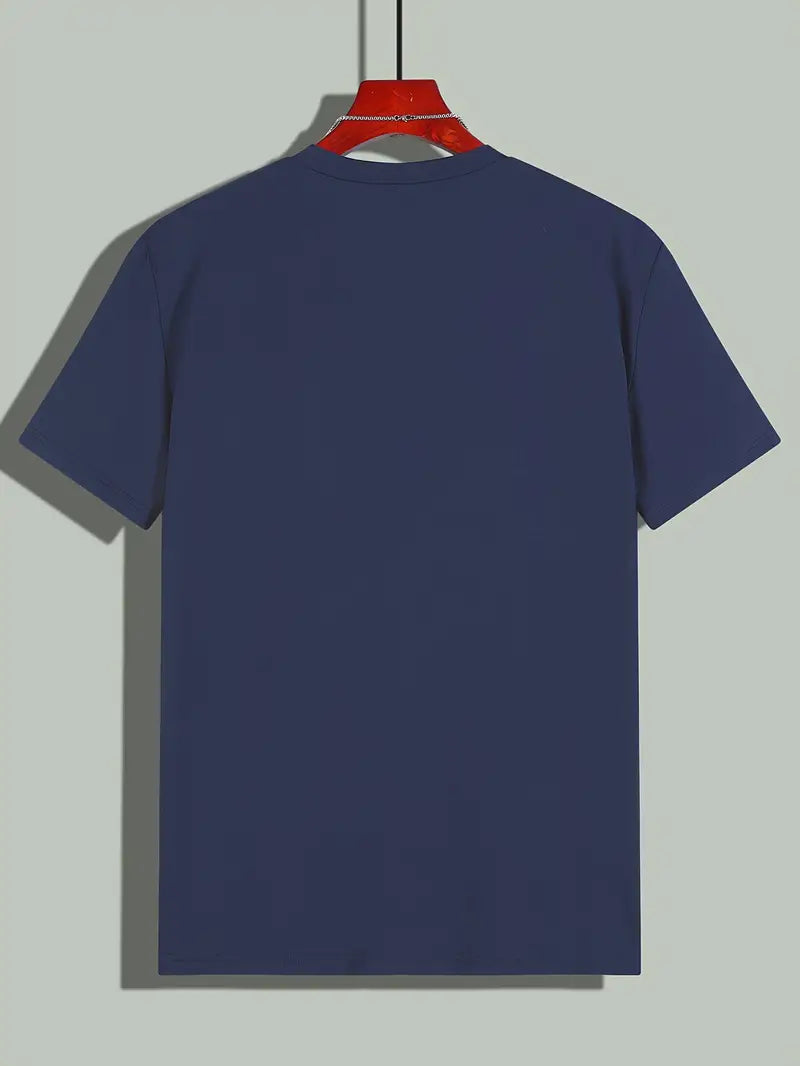 Modernes Herren T-Shirt aus atmungsaktiver Baumwolle, ideal für Freizeit & casual Looks.
