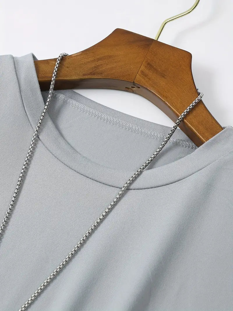 Frontansicht: Herren Baumwoll T-Shirt in Schwarz, ein unverzichtbares Basic für jeden Mann.