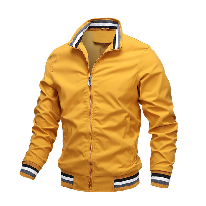 Hochwertige Herren Übergangsjacke, kombiniert modernen Stil mit Komfort. Perfekte Passform für Herren.