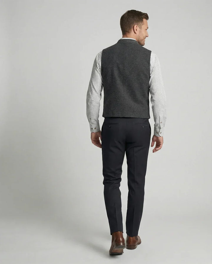 Elegante graue Casual-Herrenweste mit Stehkragen und Knopfleiste. Ideale Oberbekleidung für Männer.