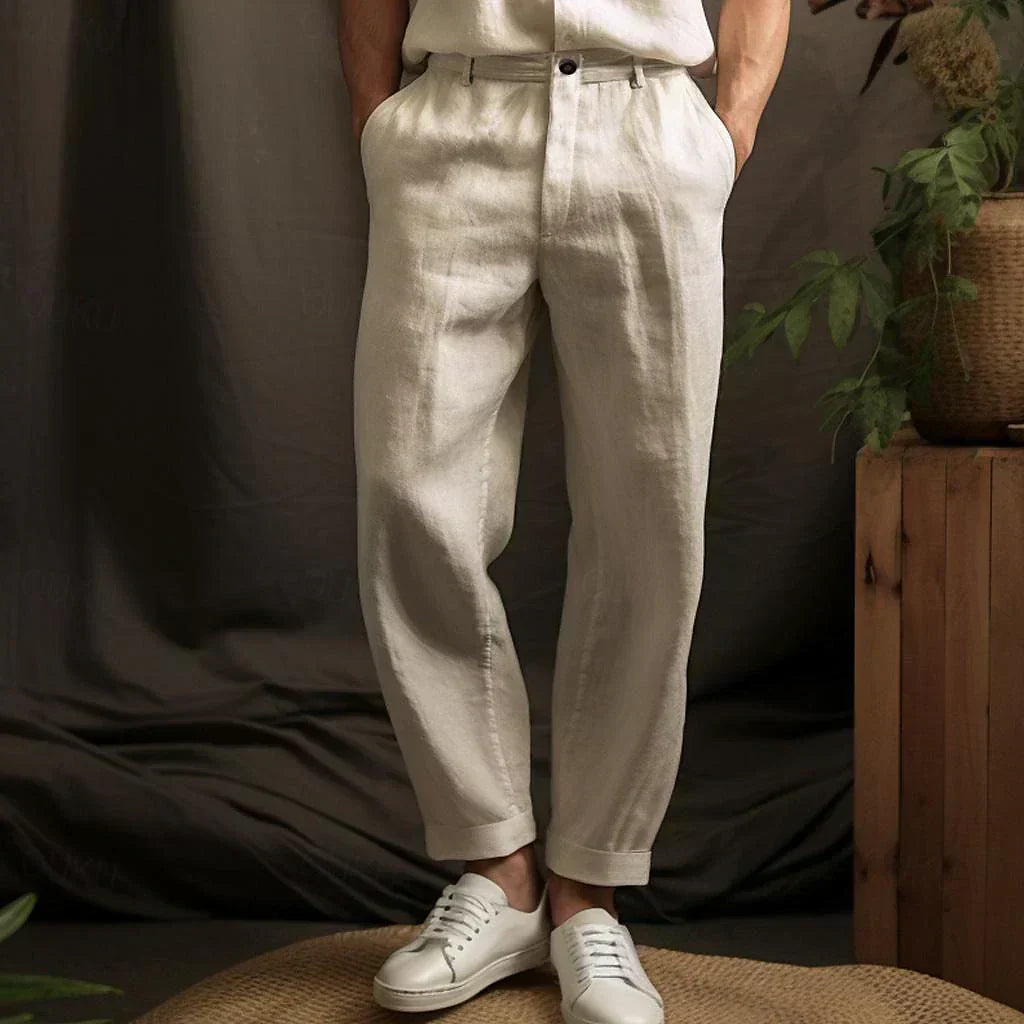 Bequeme Herren Freizeithose 'Luca' aus leichtem Leinen. Stilvolle Sommermode für entspannte Tage oder den Urlaub.