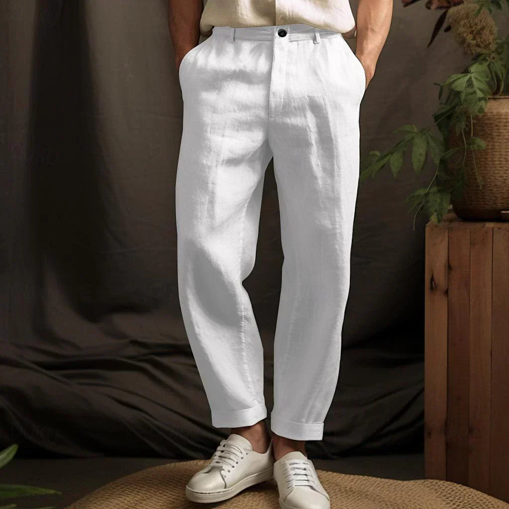 Herren Sommerhose 'Luca' aus leichtem Leinen. Eine atmungsaktive und bequeme Relaxed Fit Hose für jeden Anlass.