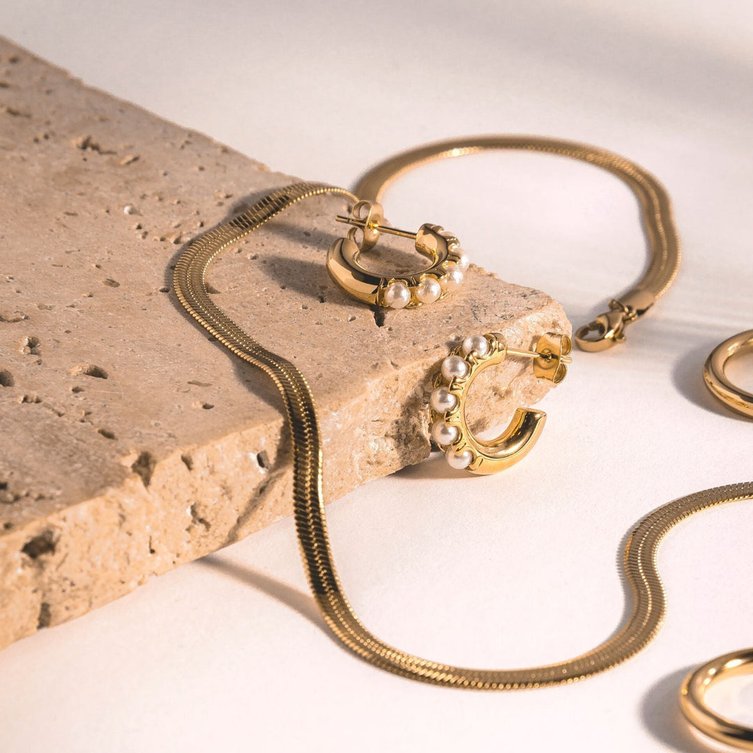 Hochwertige Gold Herringbone Choker Halskette für Damen, wasserdicht, rostfrei, glänzend.