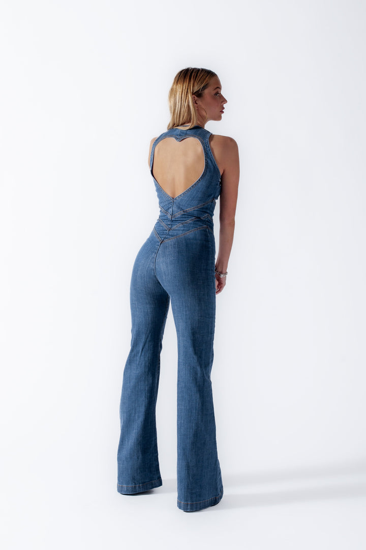 Blauer Damen Jumpsuit rückenfrei mit modischem Herz-Ausschnitt, luftiger Sommer-Einteiler für Party-Looks.