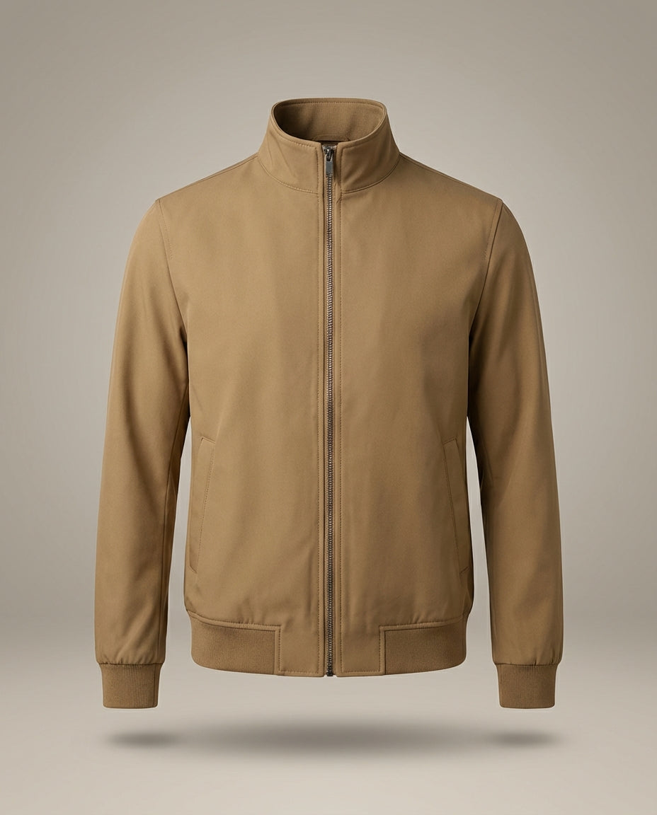 Robuste Herren Outdoorjacke, leicht, mit Stehkragen. Ideal für den vielseitigen Einsatz im Frühling.