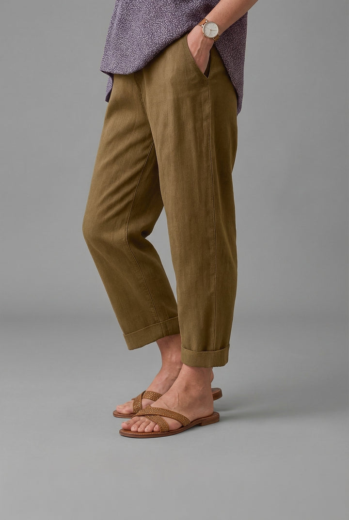 Lässige Damen Sommerhose im Relaxed Fit, atmungsaktiv und leicht, perfekt für Komfort im Alltag und Freizeit.