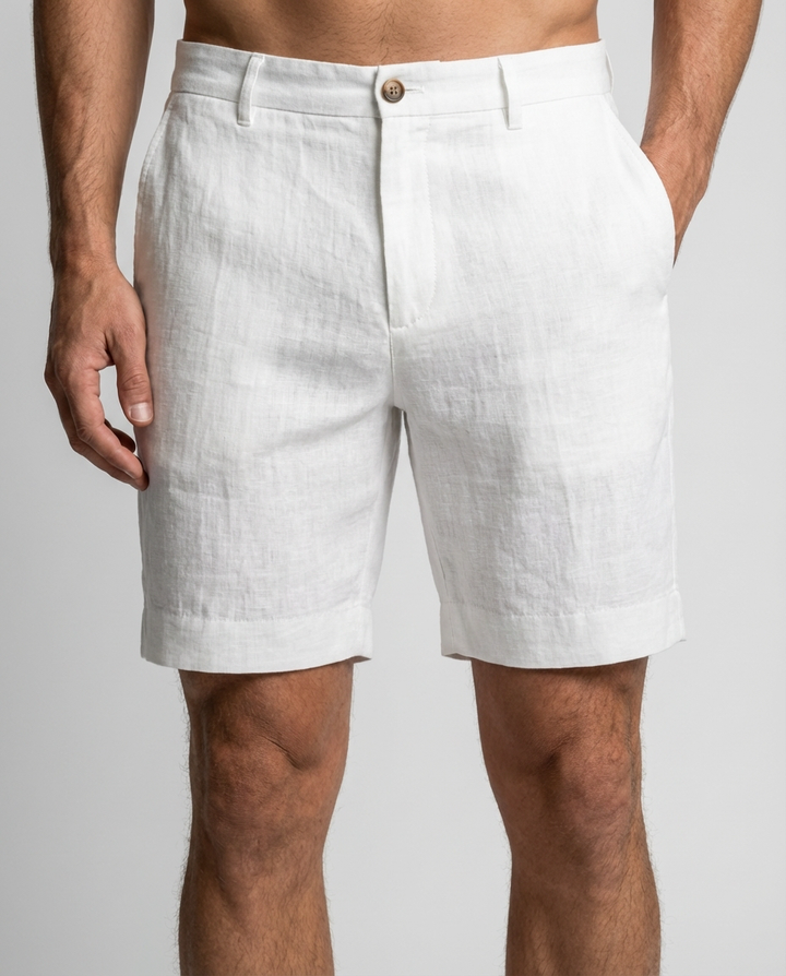 Klassische Herren Chino Shorts in Beige, bequem & stilvoll für den Sommer. Ideal für Freizeit & Urlaub.