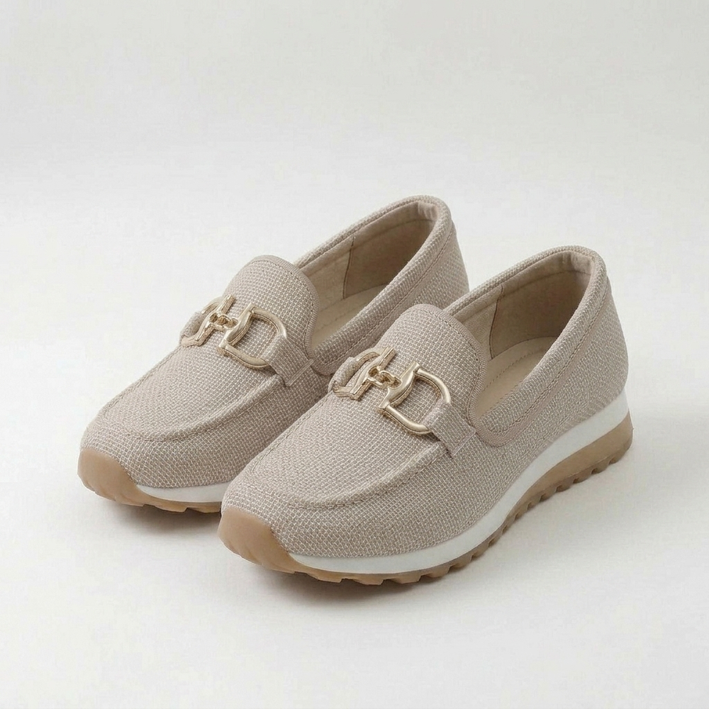 Seitliche Ansicht der orthopädischen Damen Loafer Sneakers. Rutschfeste Alltagsschuhe für hohen Komfort.