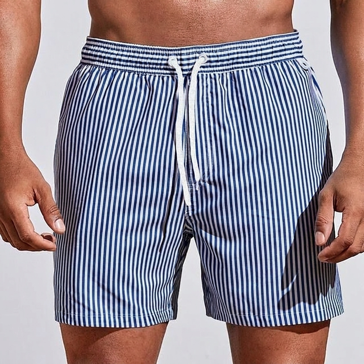 Unisex gestreifte Sommer-Shorts für warme Tage, leicht & bequem. Ideal für Strand & Freizeitmode.