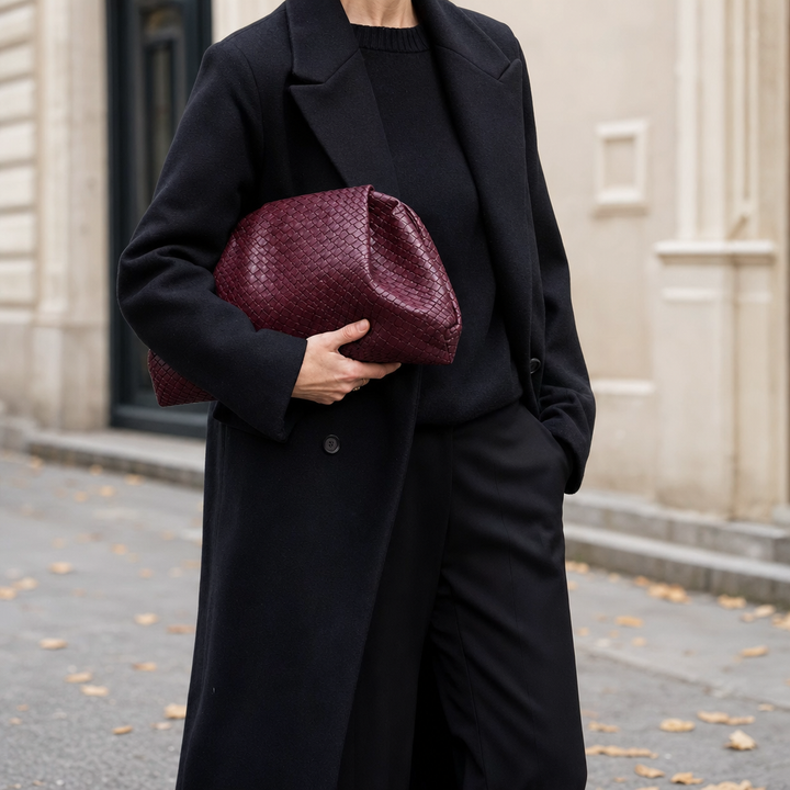 Stilvolle Bordeaux Clutch für Damen, ideal als elegante Abendtasche. Weiche Kunstleder-Handtasche für besondere Anlässe.