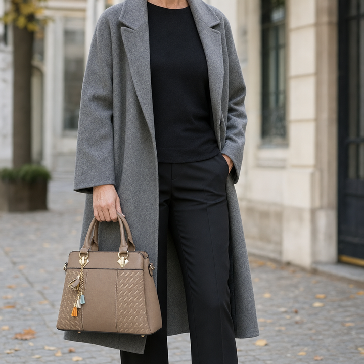 Khakifarbene elegante Kunstleder-Damen-Henkeltasche mit Flecht-Optik, auch als Umhängetasche tragbar.
