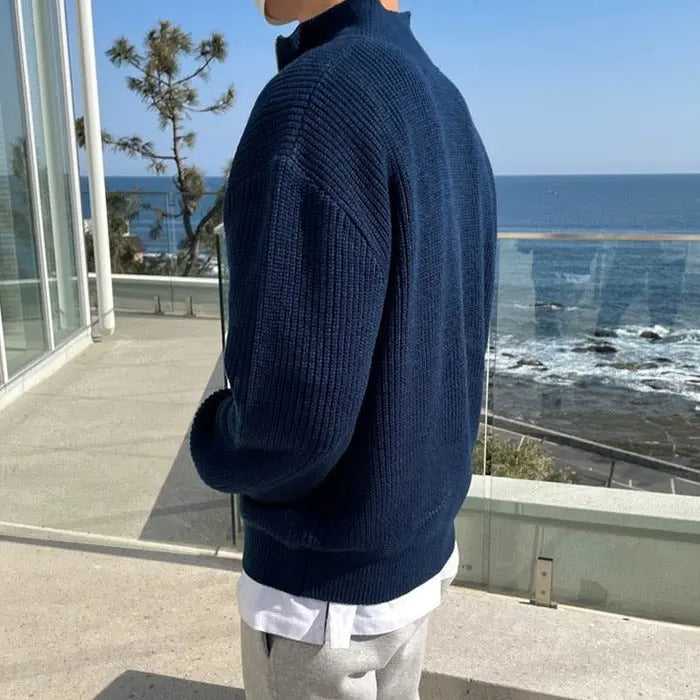 Hochwertiger Herren Half-Zip Pullover aus weichem Strick. Ein bequemes und elegantes Oberteil für Männer.