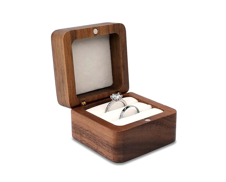 Holz-Schmuckbox mit mehreren Fächern, weichem Samt-Interieur für Ringe, Ohrringe und kleinen Schmuck.