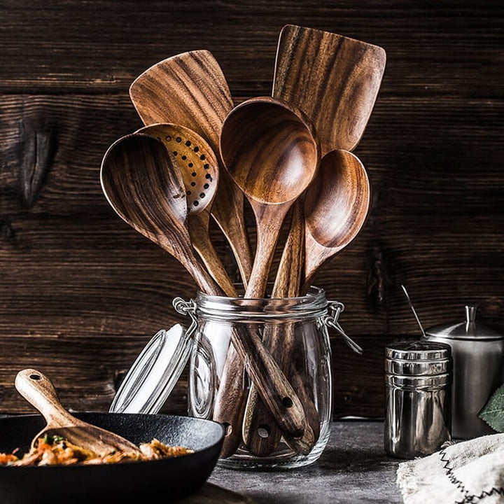 Robustes Naturholz Küchenutensilien-Set für stilvolles Kochen, nachhaltig & antihaftschonend.