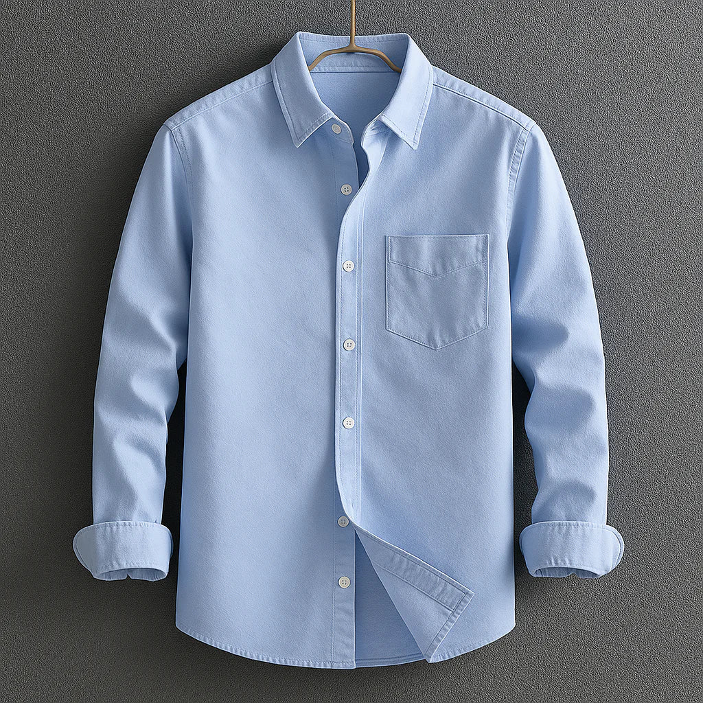 Modernes Slim-Fit Herrenhemd mit elegantem Umlegekragen. Perfekt für den stilvollen Business-Look oder Freizeit-Outfits.