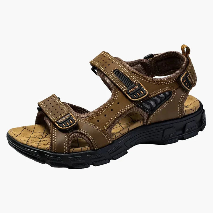 Bequeme Herren Wandersandalen in Braun, ideal für Outdoor-Aktivitäten und den Alltag im Sommer.