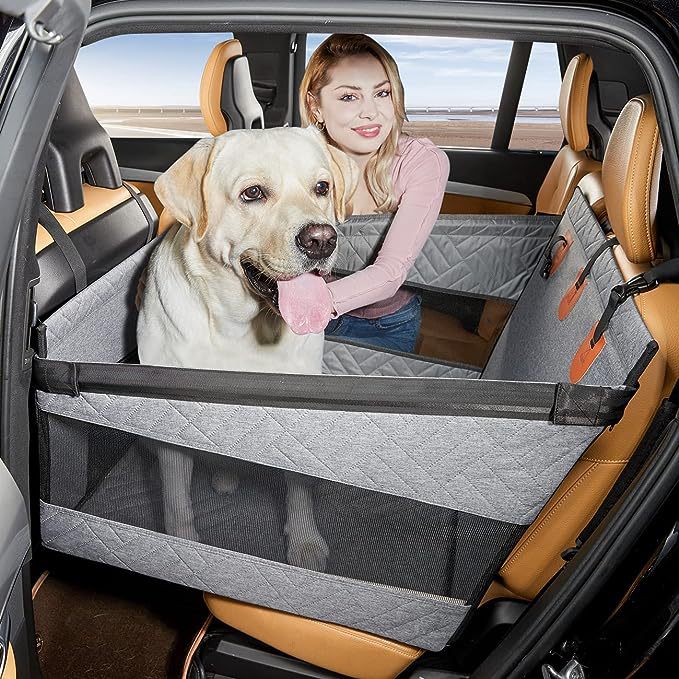 Robuster Hunde Autositzschutz auf der Rückbank, wasserdicht & strapazierfähig für sichere Autoreisen mit Hunden.