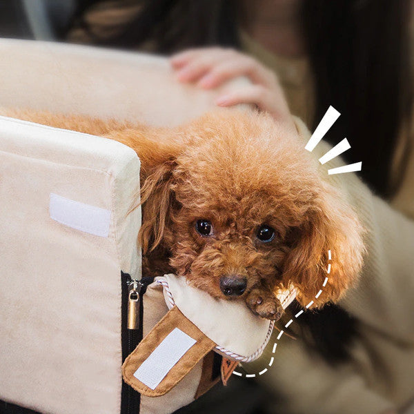 Graue Hundereisbox, sicheres und komfortables Hundebett Auto für kleine Hunde auf Reisen.