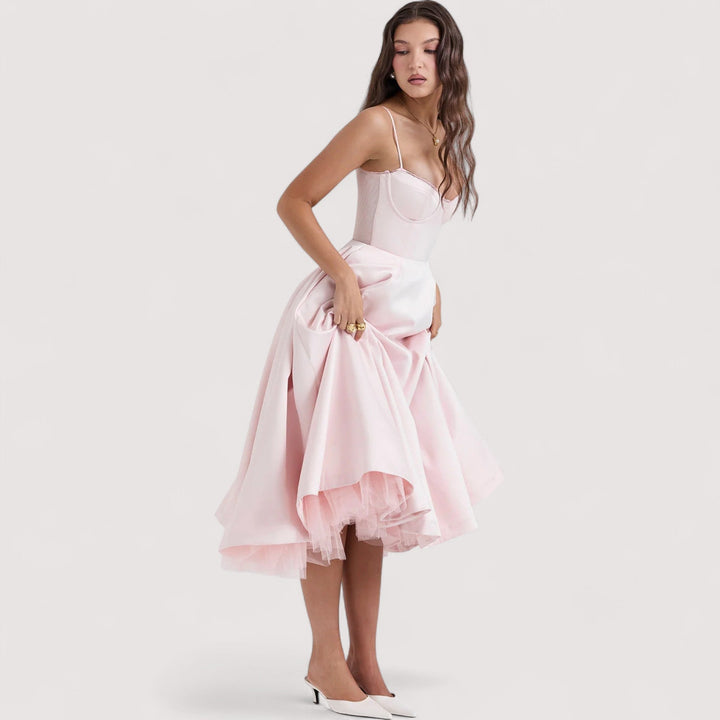 Stilvolles Damen Freizeitkleid mit Korsett-Design, perfekt für elegante Sommerabende.
