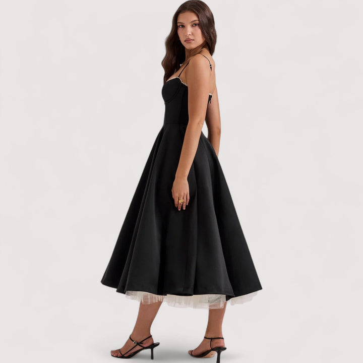 Perfektes Damenkleid für festliche Sommeranlässe, figurbetont mit schickem Korsett-Design.