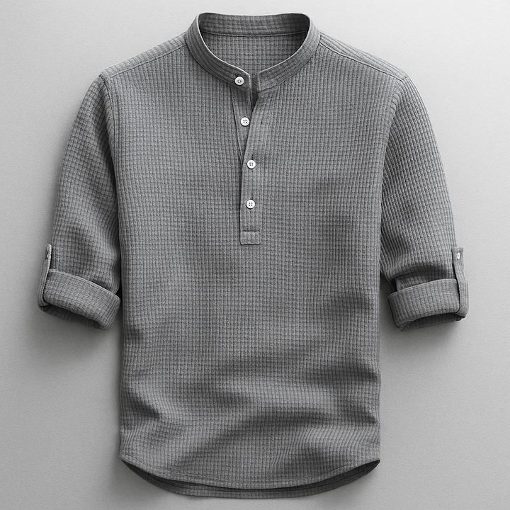 Detailansicht eines weißen Herren Business Hemdes mit klassischem Kragen und feiner Textur, Tailored Fit.