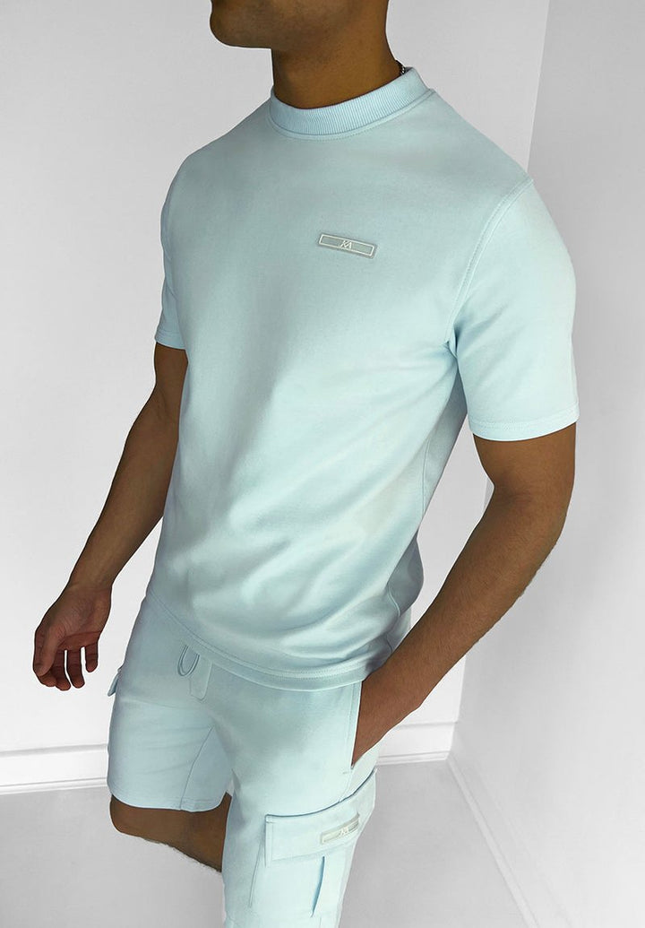 Bequemes Herren T-Shirt & Shorts Set, ideal für Freizeit, Sport & Sommer. Atmungsaktiv & modisch.