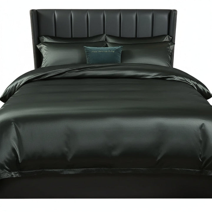 Stilvolles Bettwäsche-Set, 4-teilig, mit elegantem Glanz für ein modernes Schlafzimmer und erholsamen Schlaf.